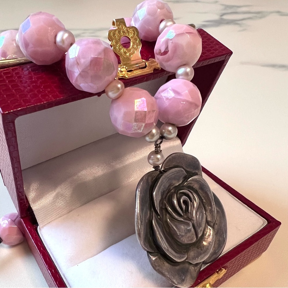 Stunning Silver Rose Pendant on Vintage 1960s Beads + Freshwater Pearls Necklace - Picture 11 of 13